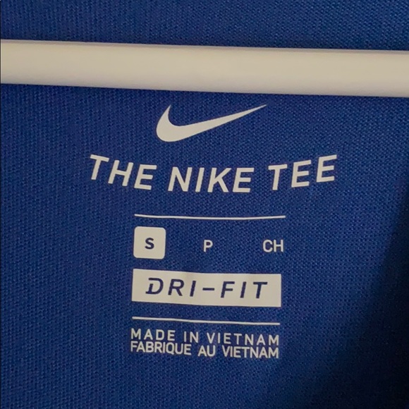 Youth Small NIKE dri-fit - Picture 2 of 2